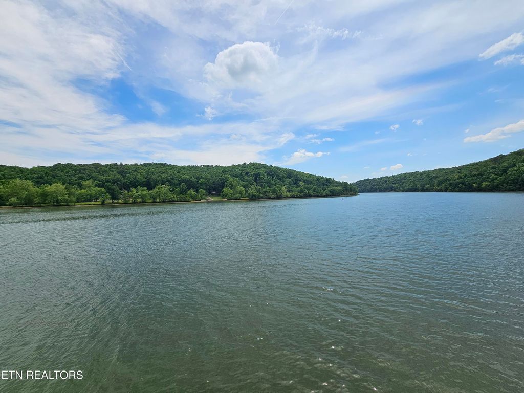 Photo of 880 Skyline Drive, Harriman, TN 37748 (MLS # 1341282)