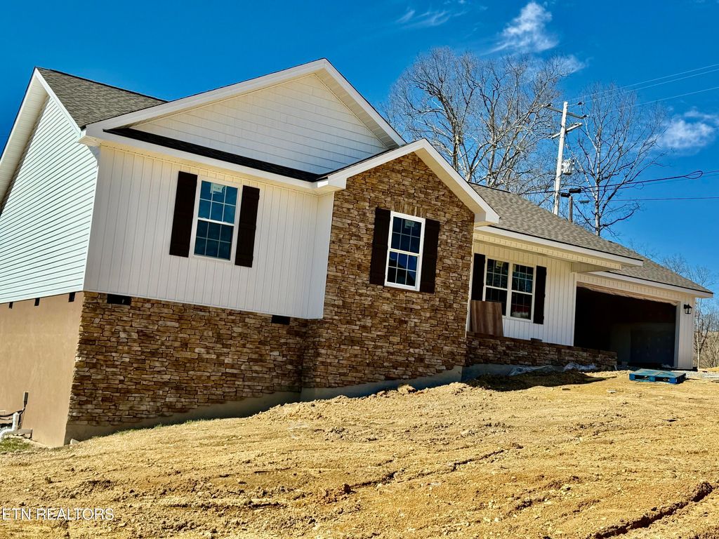 Photo of 105 JACK St, Tazewell, TN 37879 (MLS # 1291424)