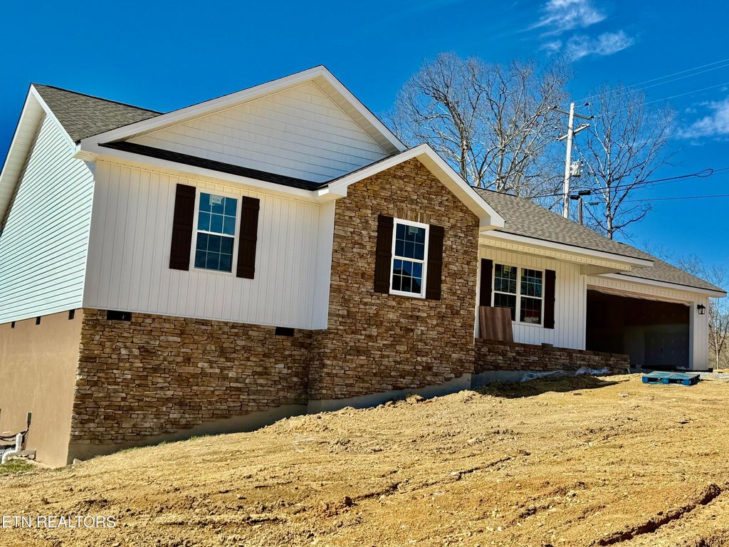Photo of 105 JACK St, Tazewell, TN 37879 (MLS # 1291424)