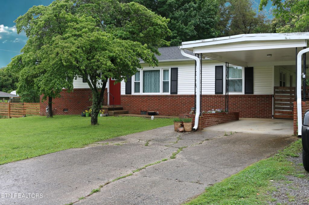 Photo of 8025 Sharp Rd, Powell, TN 37849 (MLS # 1306065)