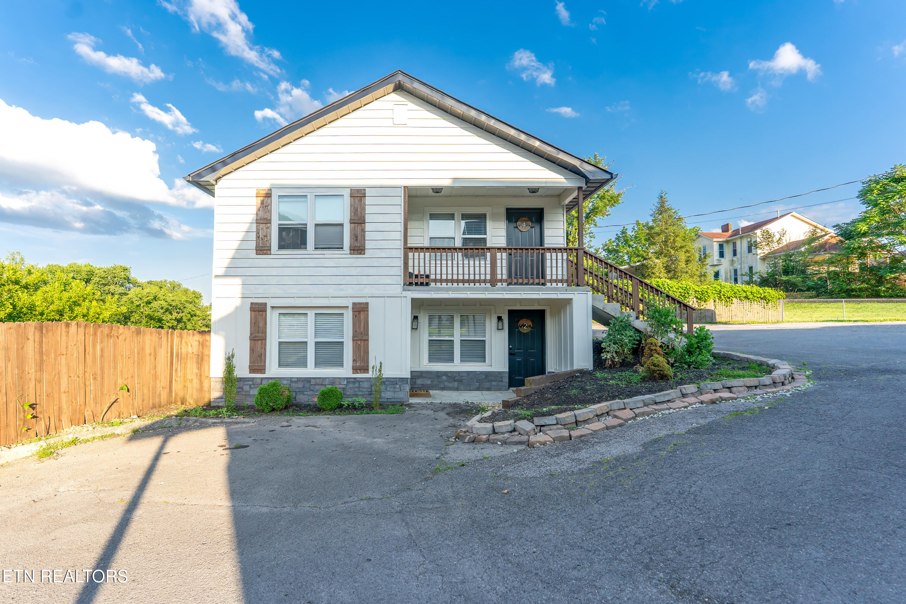 Photo 1 of 32 — 508 E Central Ave, LaFollette, TN 37766