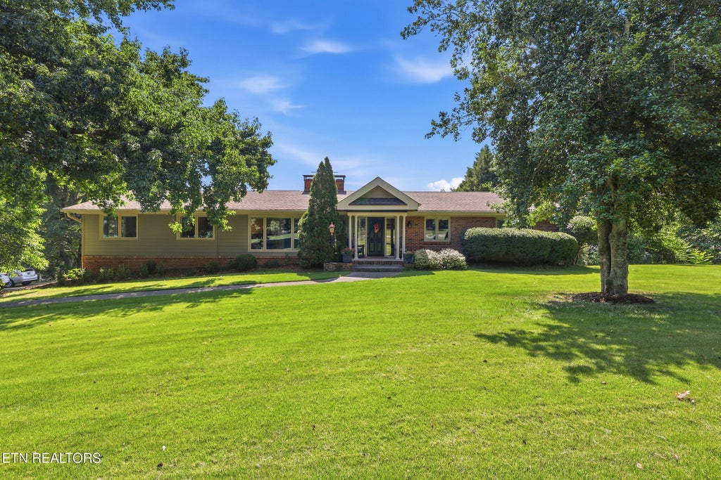 Photo of 2127 Southwood Drive, Maryville, TN 37803 (MLS # 1351289)