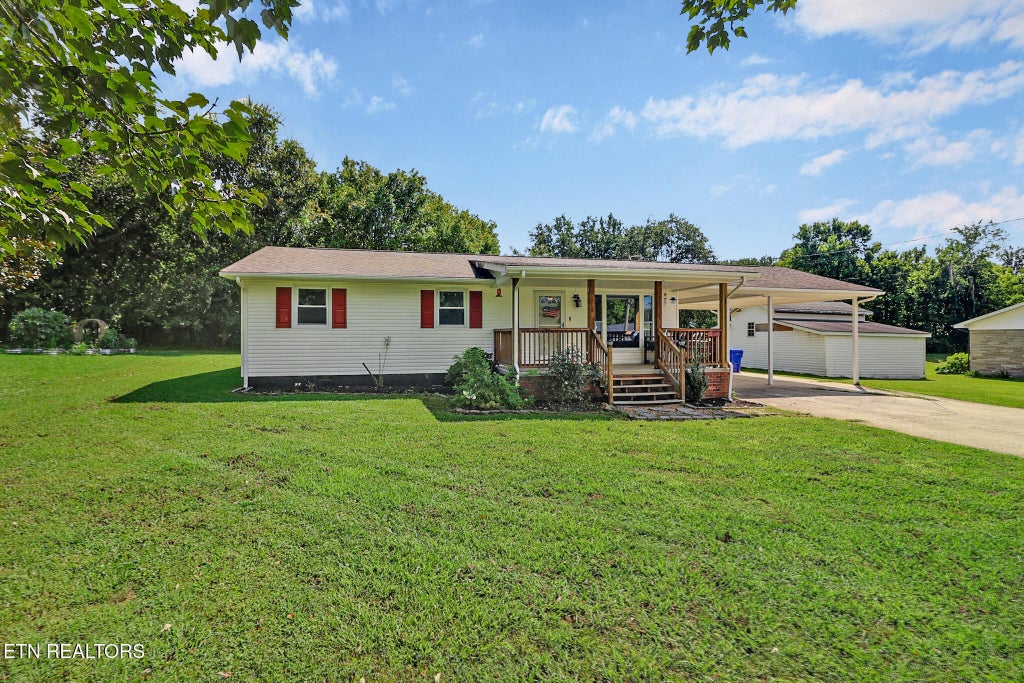 Photo of 514 Evergreen St, Harriman, TN 37748 (MLS # 1356424)