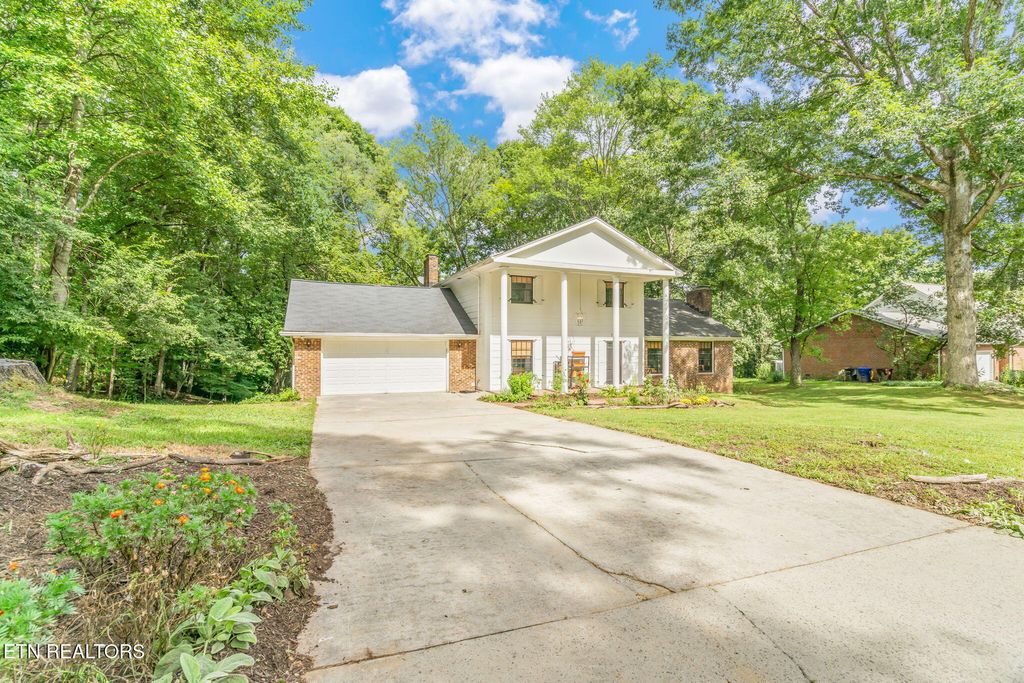 Photo of 110 Balsam Rd, Oak Ridge, TN 37830 (MLS # 1313697)
