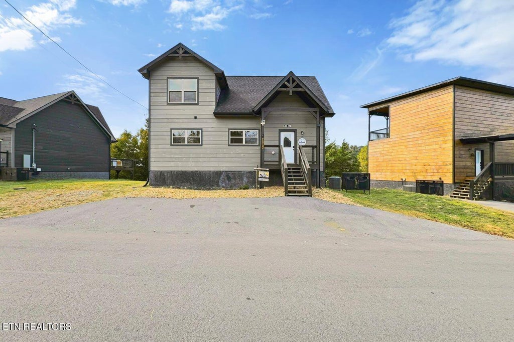 Photo of 2053 Eagle Feather Drive, Sevierville, TN 37876 (MLS # 1358812)