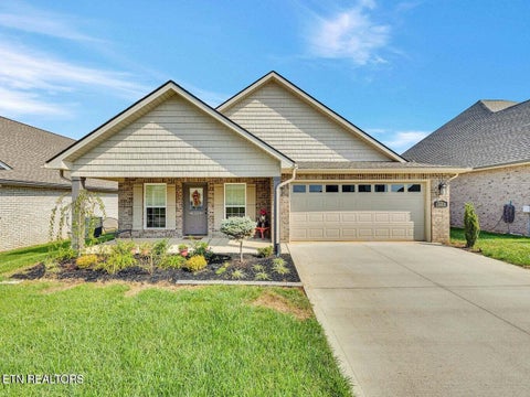 Photo of 221 Sand Hills Drive, Maryville, TN 37801 (MLS # 1355635)