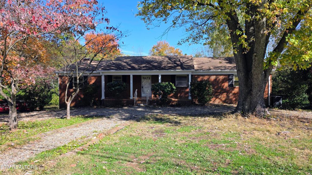 Photo of 200 Suburban Rd, Knoxville, TN 37923 (MLS # 1320961)