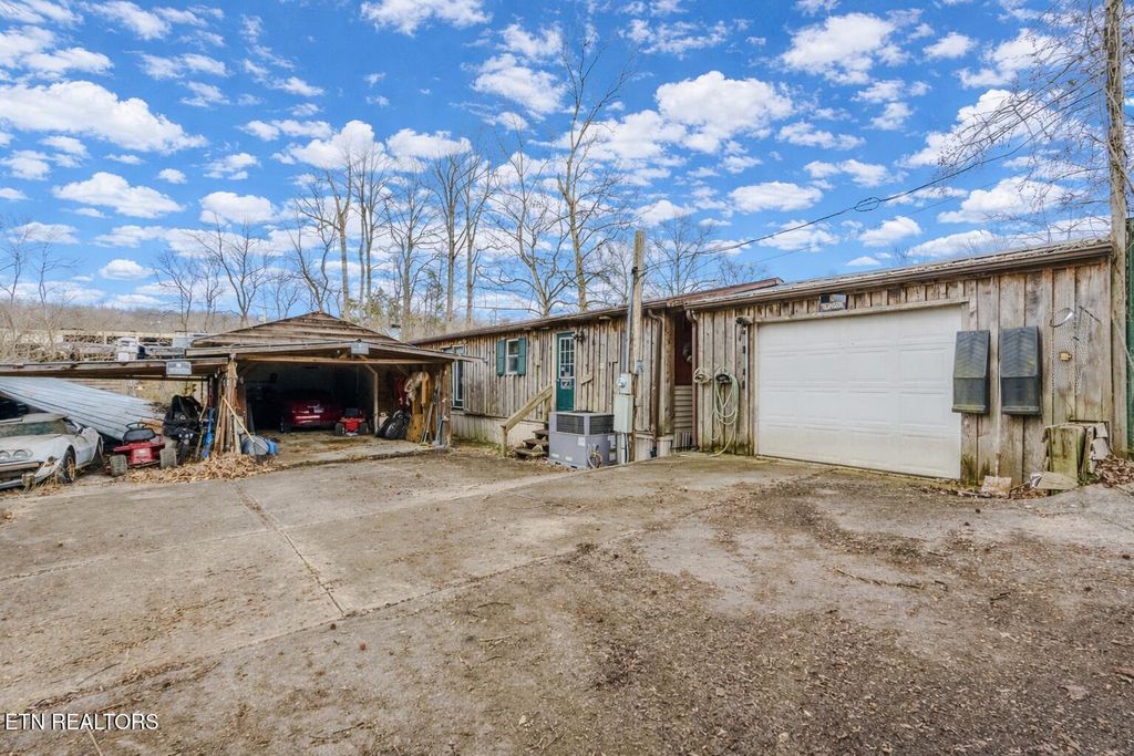 Photo of 280 Strawberry Lane, Caryville, TN 37714 (MLS # 1330888)