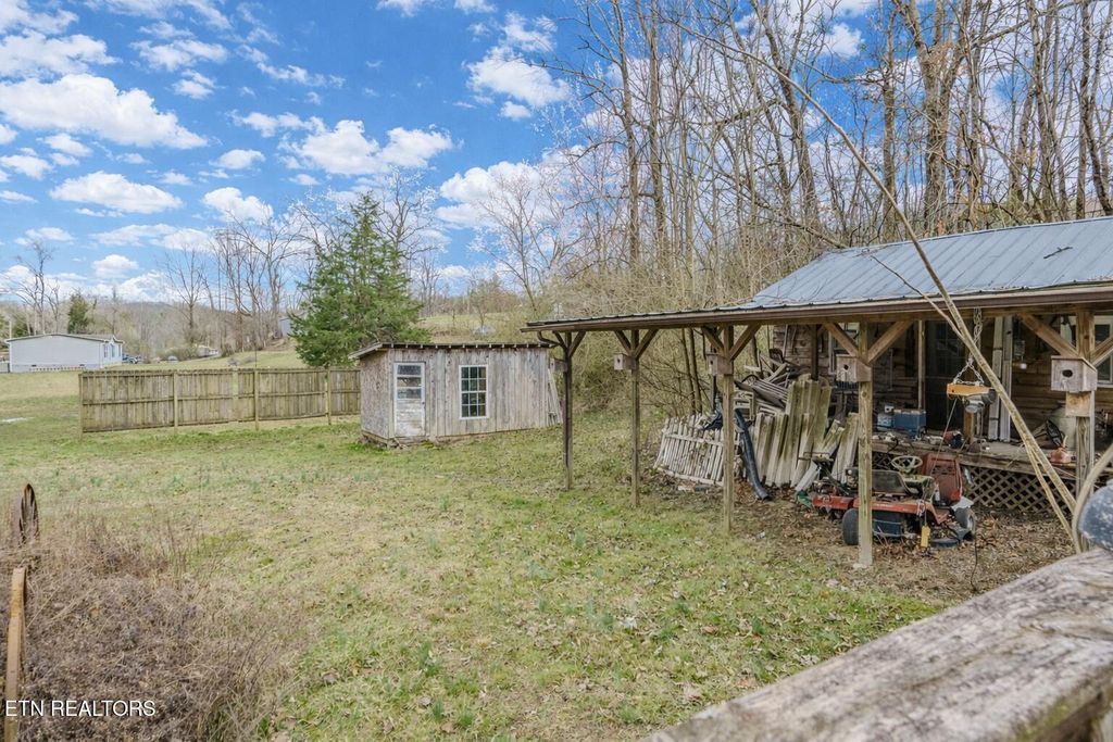 Photo of 280 Strawberry Lane, Caryville, TN 37714 (MLS # 1330888)