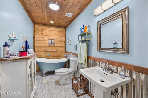 Tiny photo for 814 Moore Rd, Cookeville, TN 38506 (MLS # 1357440)