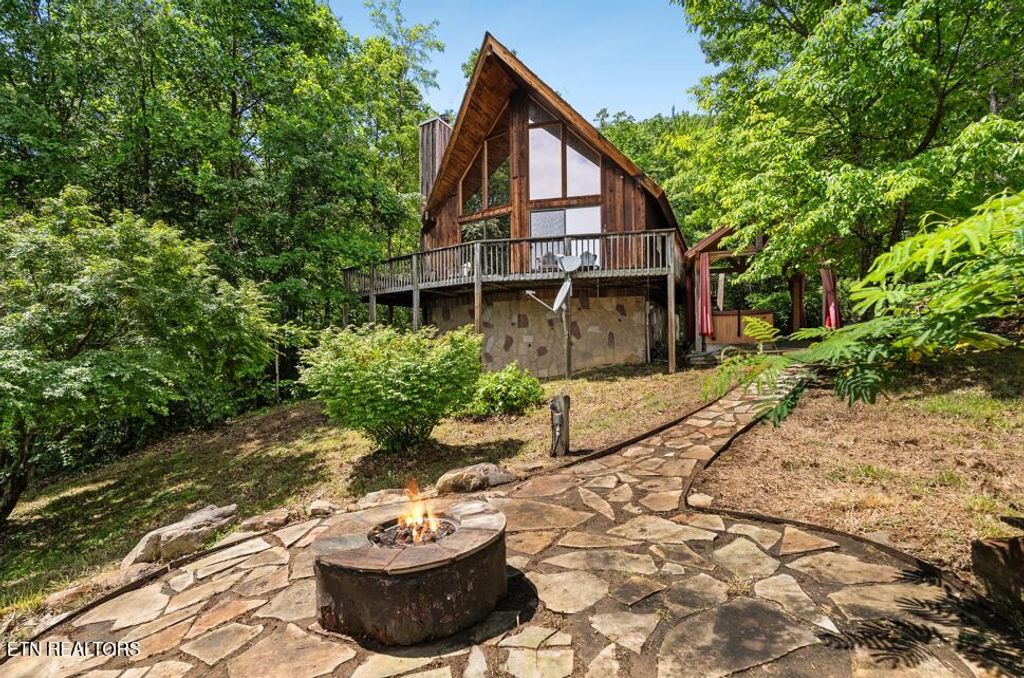 Photo of 2295 Bluff Mountain Rd, Sevierville, TN 37876 (MLS # 1303640)