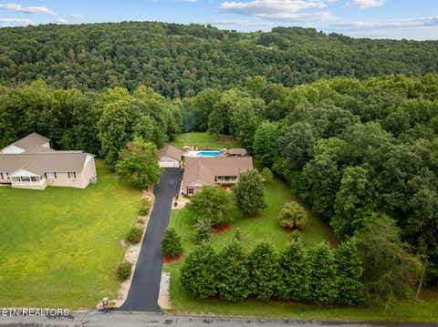 Photo of 1014 Sunset Ridge Drive, Crossville, TN 38571 (MLS # 1352497)