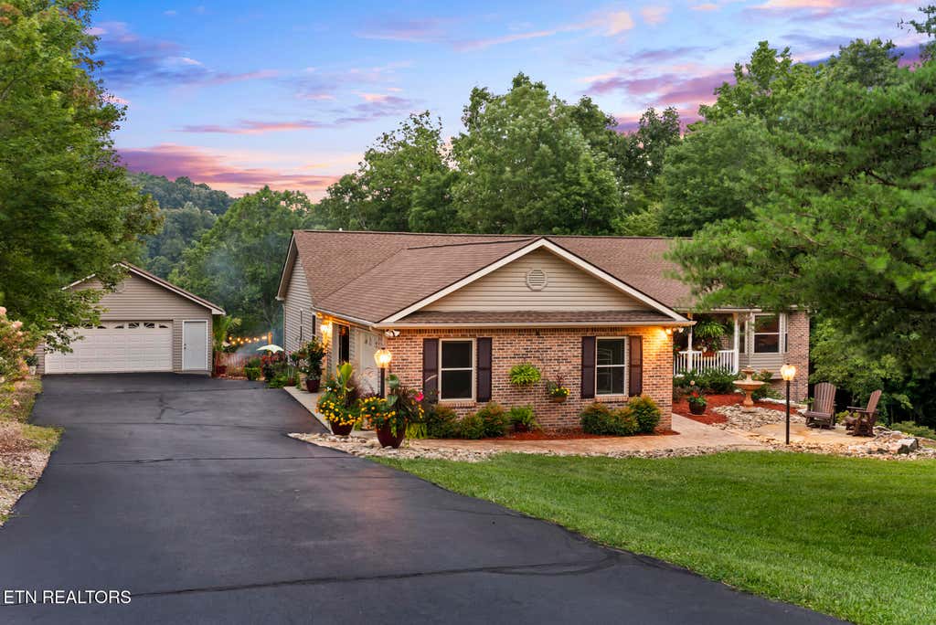 Photo of 1014 Sunset Ridge Drive, Crossville, TN 38571 (MLS # 1352497)
