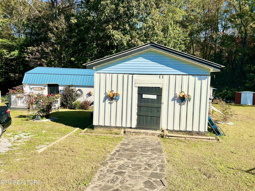 Photo of 284 Ray Cross Rd, Harriman, TN 37748 (MLS # 1318890)