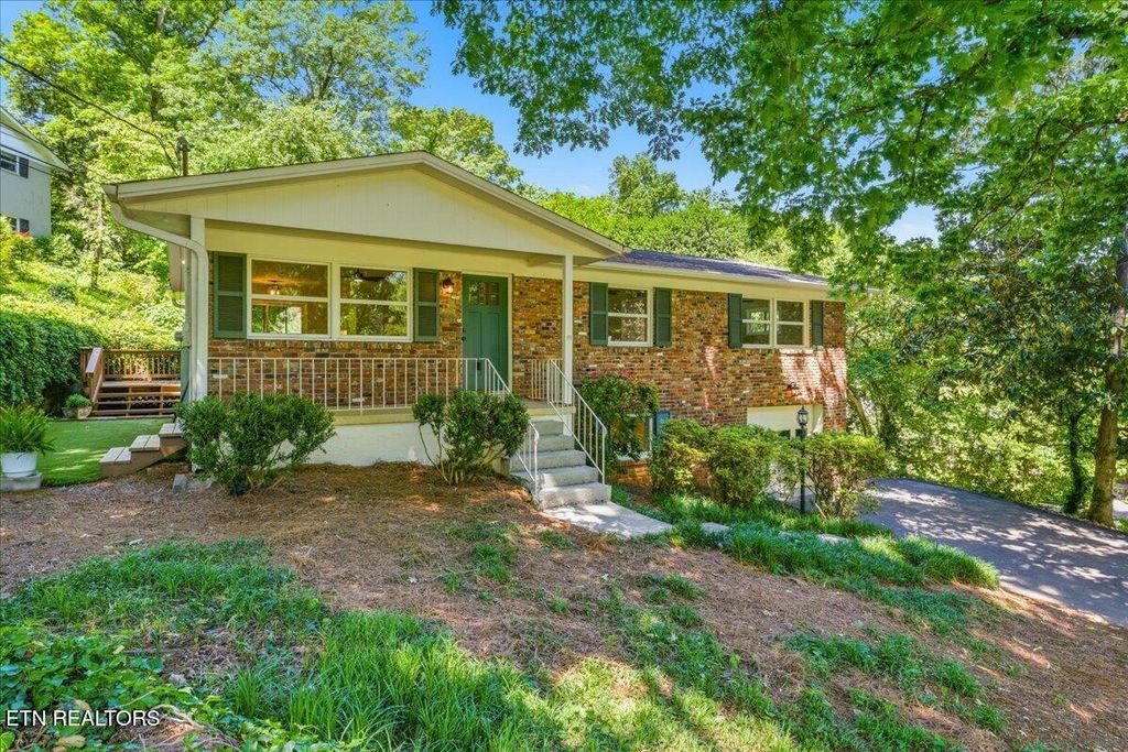 Photo of 141 Sanwood Rd, Knoxville, TN 37923 (MLS # 1340578)