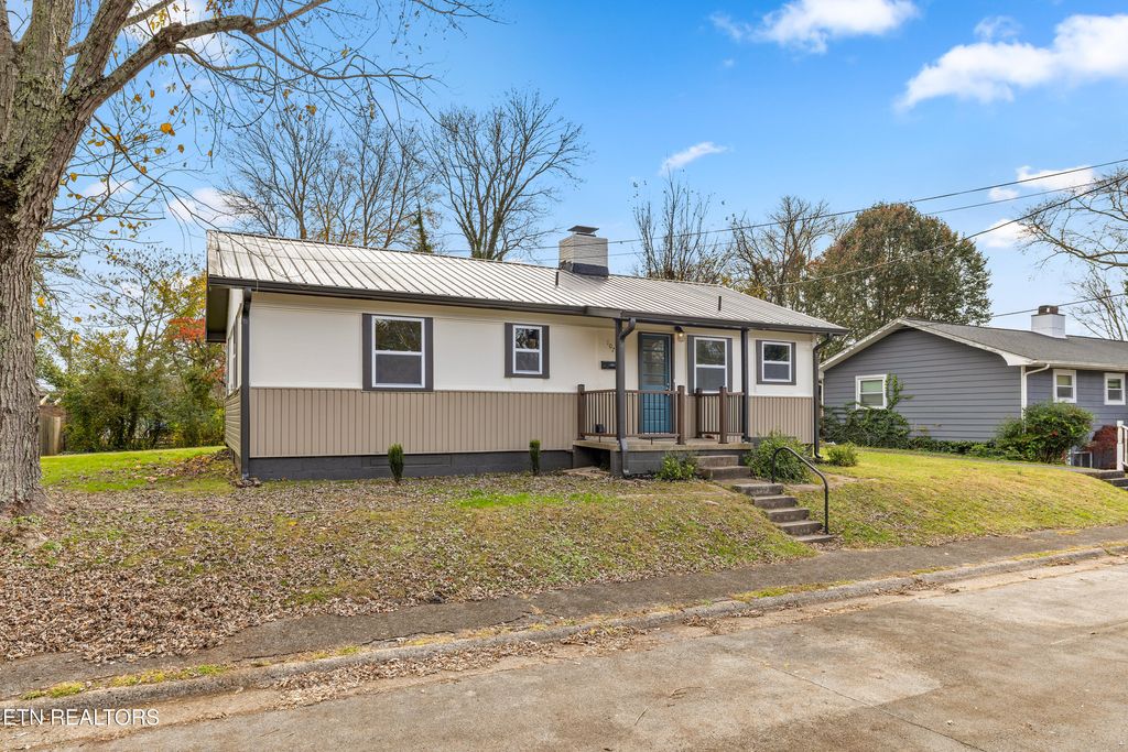 Photo of 107 W Newcomb Rd, Oak Ridge, TN 37830 (MLS # 1321618)