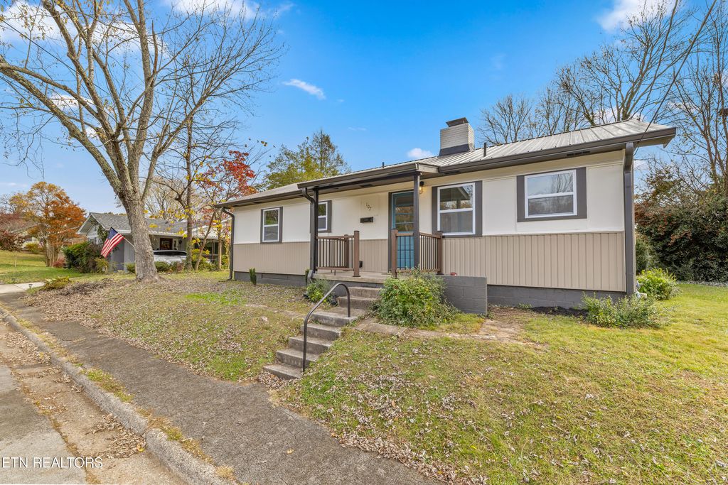 Photo of 107 W Newcomb Rd, Oak Ridge, TN 37830 (MLS # 1321618)