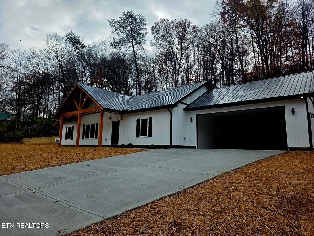 Photo of 507 North St, Newport, TN 37821 (MLS # 1325669)