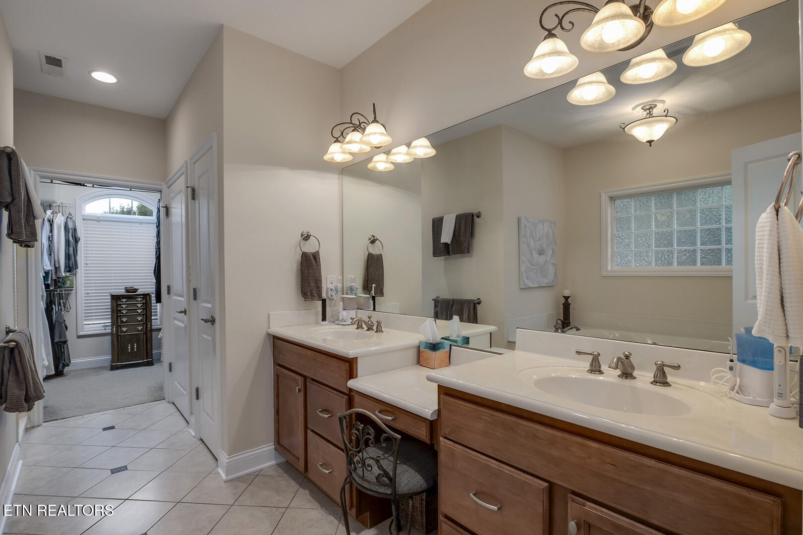 Loudon, Tennessee 37774, United States, 3 Bedrooms Bedrooms, ,3 BathroomsBathrooms,Residential,Pending,219537