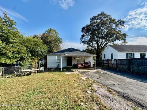 Photo of 2422 Larkwood Lane, Knoxville, TN 37921 (MLS # 1320213)