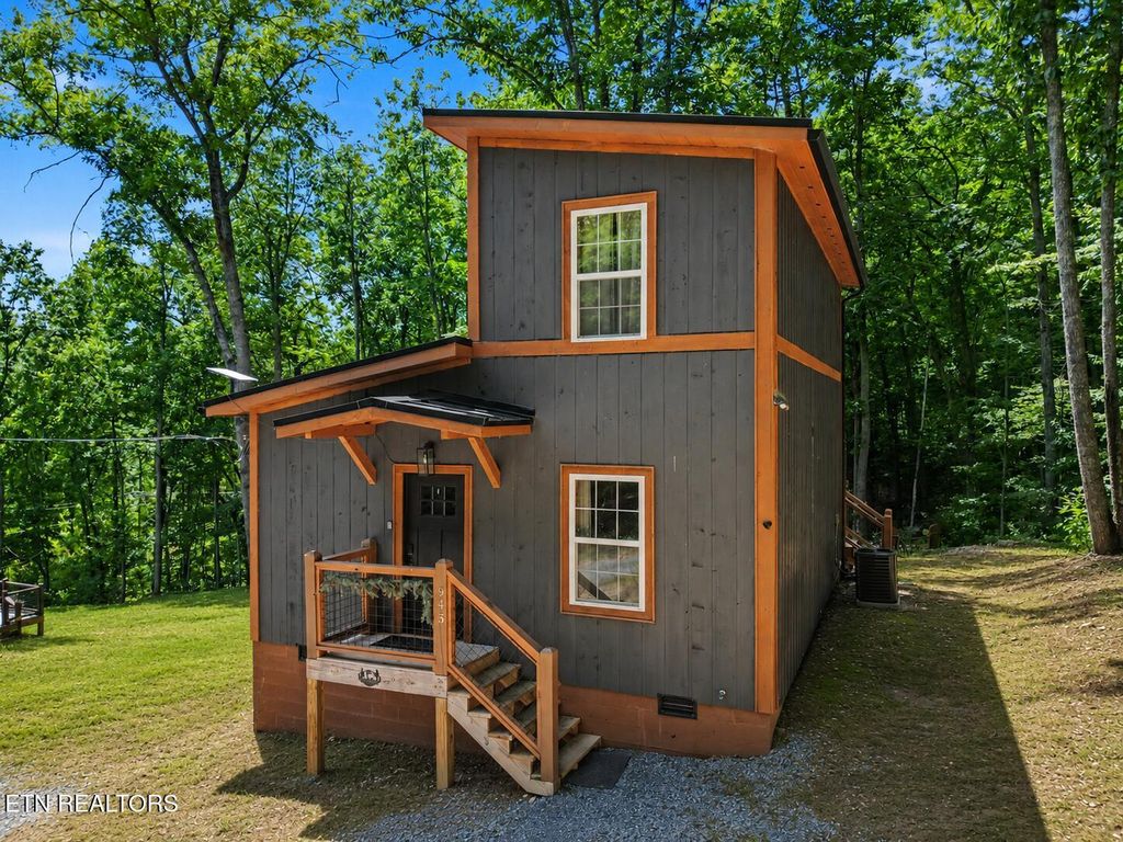 Photo of 945 Green Bay Drive, Sevierville, TN 37876 (MLS # 1348846)