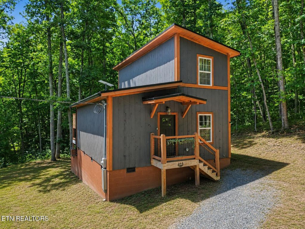 Photo of 945 Green Bay Drive, Sevierville, TN 37876 (MLS # 1348846)