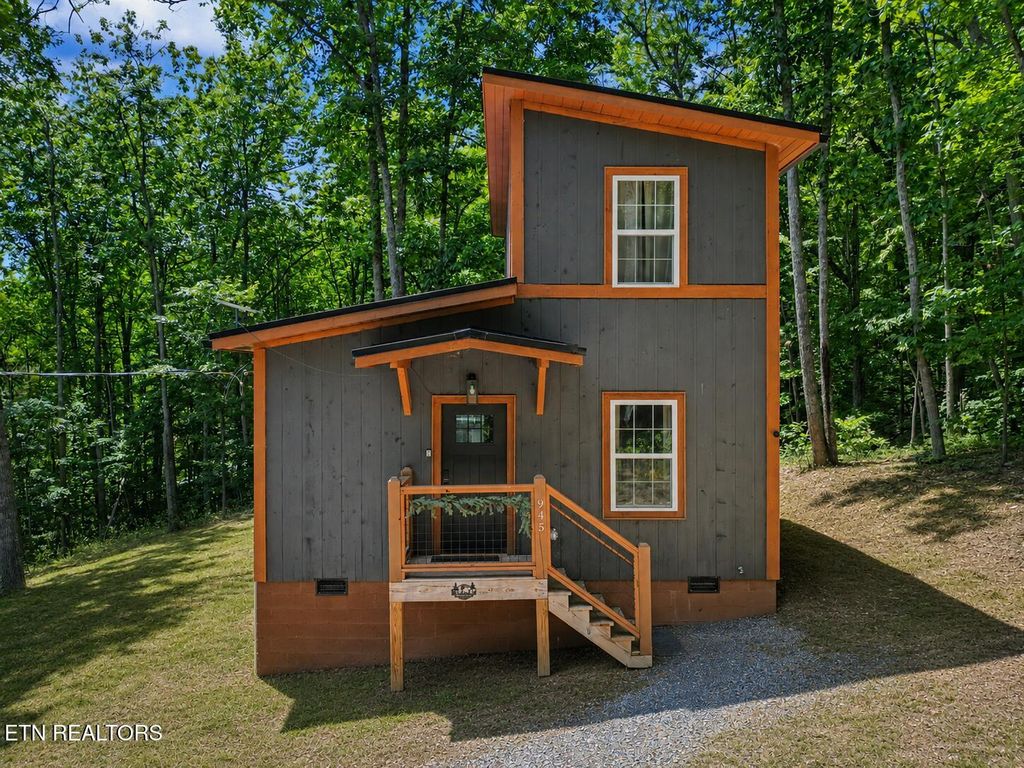 Photo of 945 Green Bay Drive, Sevierville, TN 37876 (MLS # 1348846)