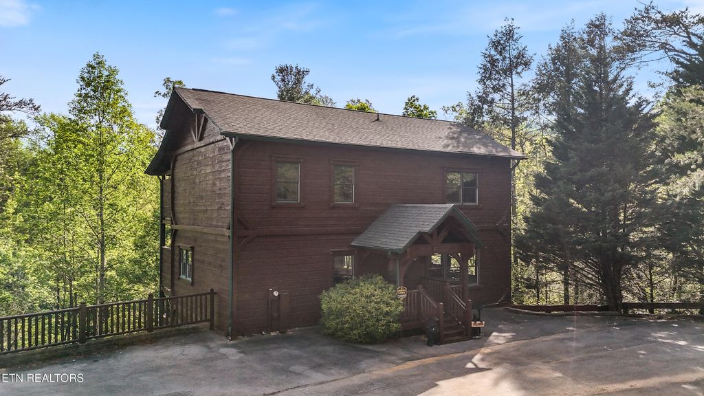Photo of 810 Great Smoky Way, Gatlinburg, TN 37738 (MLS # 1319051)