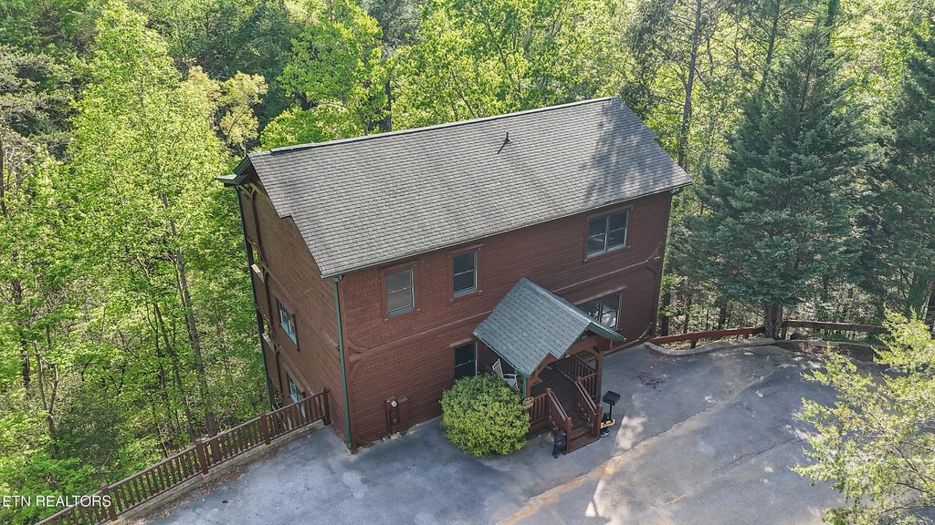 Photo of 810 Great Smoky Way, Gatlinburg, TN 37738 (MLS # 1319051)