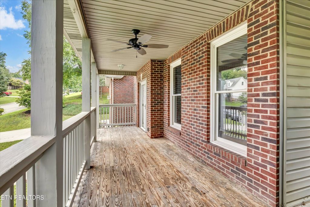 Photo of 363 Country Run Circle, Powell, TN 37849 (MLS # 1311075)