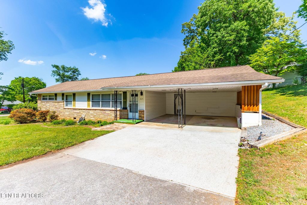 Photo of 4619 Tanglewood Rd, Knoxville, TN 37912 (MLS # 1338413)