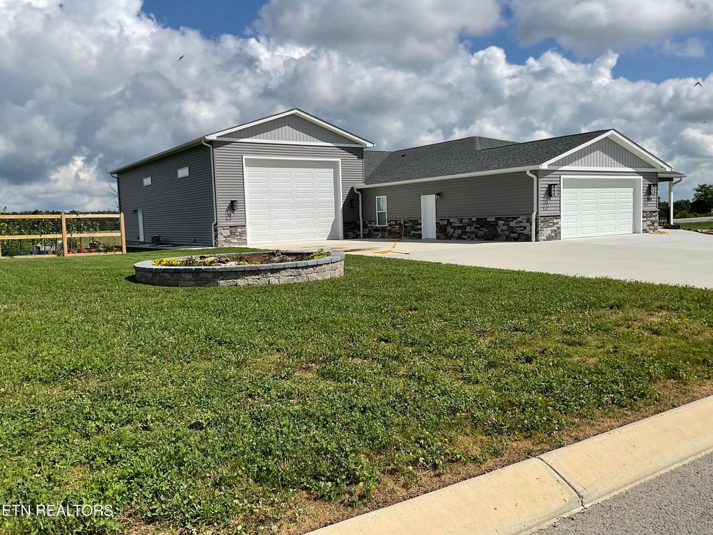 Photo of 100 Juniper Lane, Crossville, TN 38555 (MLS # 1308263)