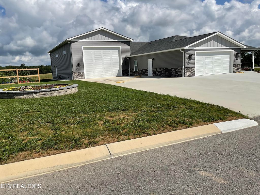 Photo of 100 Juniper Lane, Crossville, TN 38555 (MLS # 1308263)