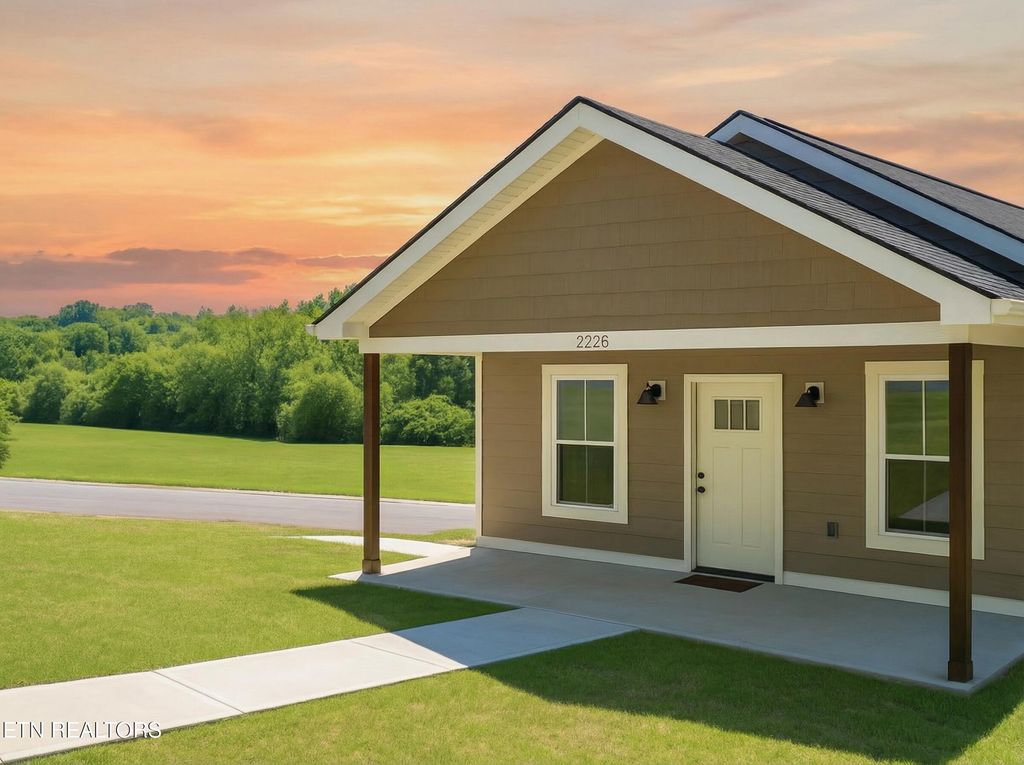 Photo of 2226 Riverside Drive, Knoxville, TN 37915 (MLS # 1336647)