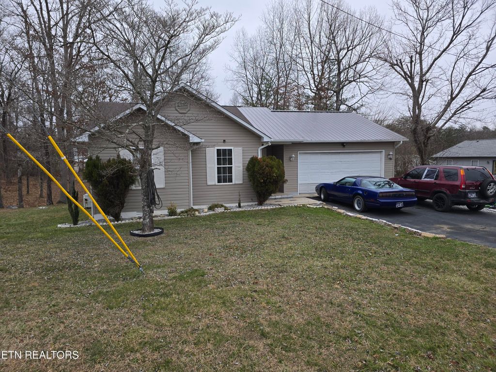 Photo of 121 Marymont Drive, Crossville, TN 38555 (MLS # 1327351)