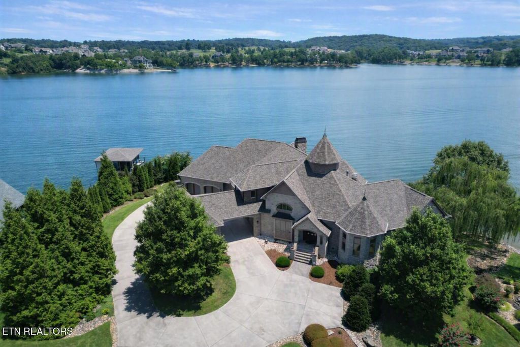 Photo of 410 Cayuga Drive, Loudon, TN 37774 (MLS # 1349488)
