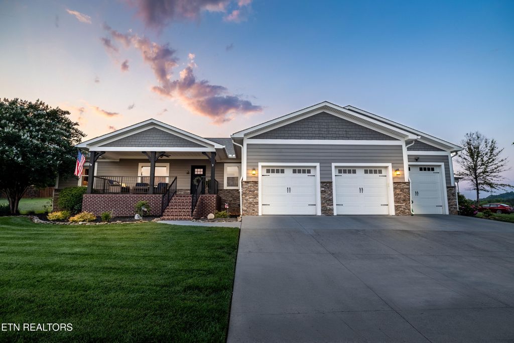 Photo of 119 Pointe Summit Drive, Greenback, TN 37742 (MLS # 1303735)