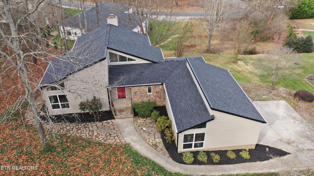 Photo of 140 Tuhdegwa Way, Loudon, TN 37774 (MLS # 1324051)