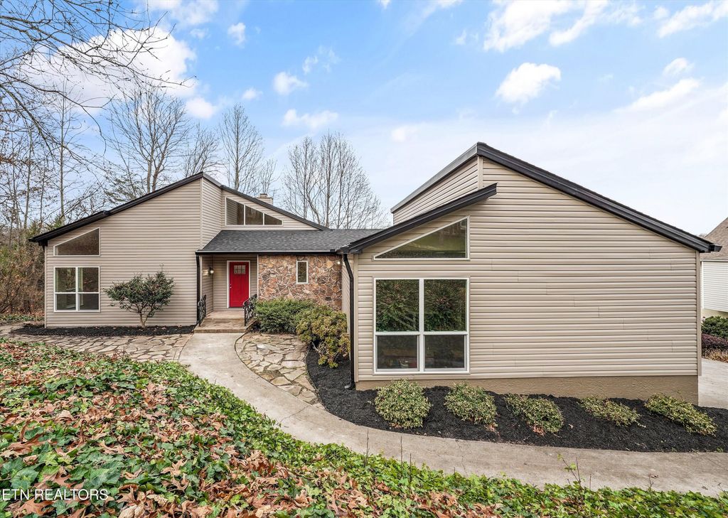 Photo of 140 Tuhdegwa Way, Loudon, TN 37774 (MLS # 1324051)