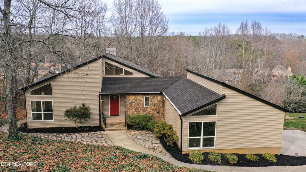 Photo of 140 Tuhdegwa Way, Loudon, TN 37774 (MLS # 1324051)