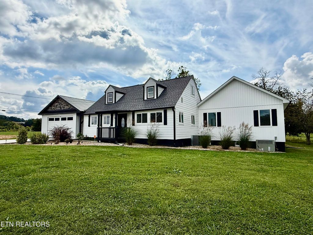 Photo of 107 Farmer Rd, Rockford, TN 37853 (MLS # 1318753)