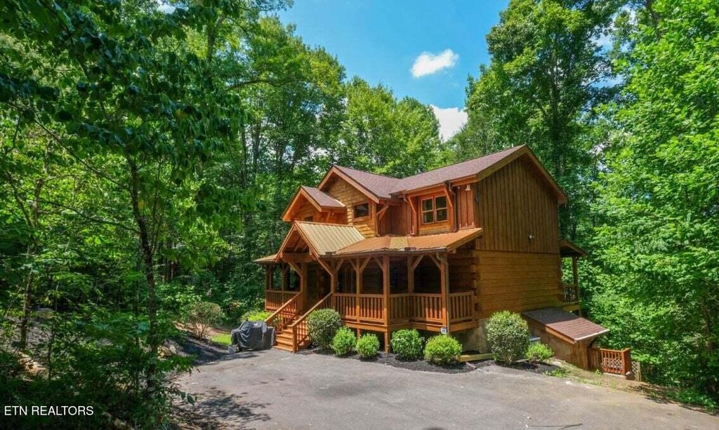 Photo of 2735 Owls Cove Way, Sevierville, TN 37862 (MLS # 1320394)