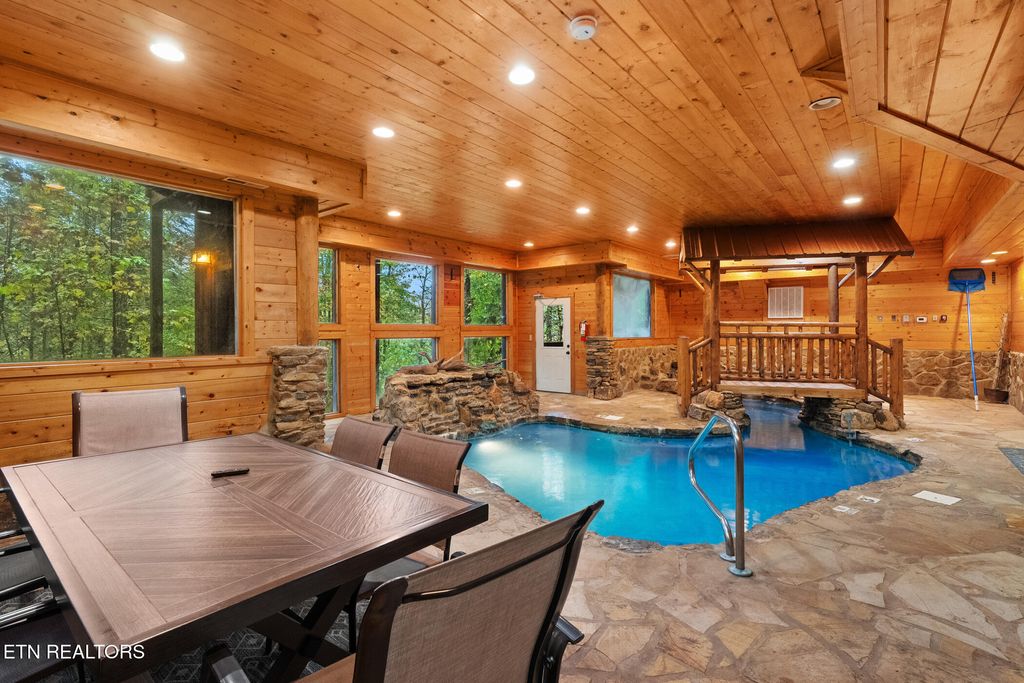 Photo of 2735 Owls Cove Way, Sevierville, TN 37862 (MLS # 1320394)