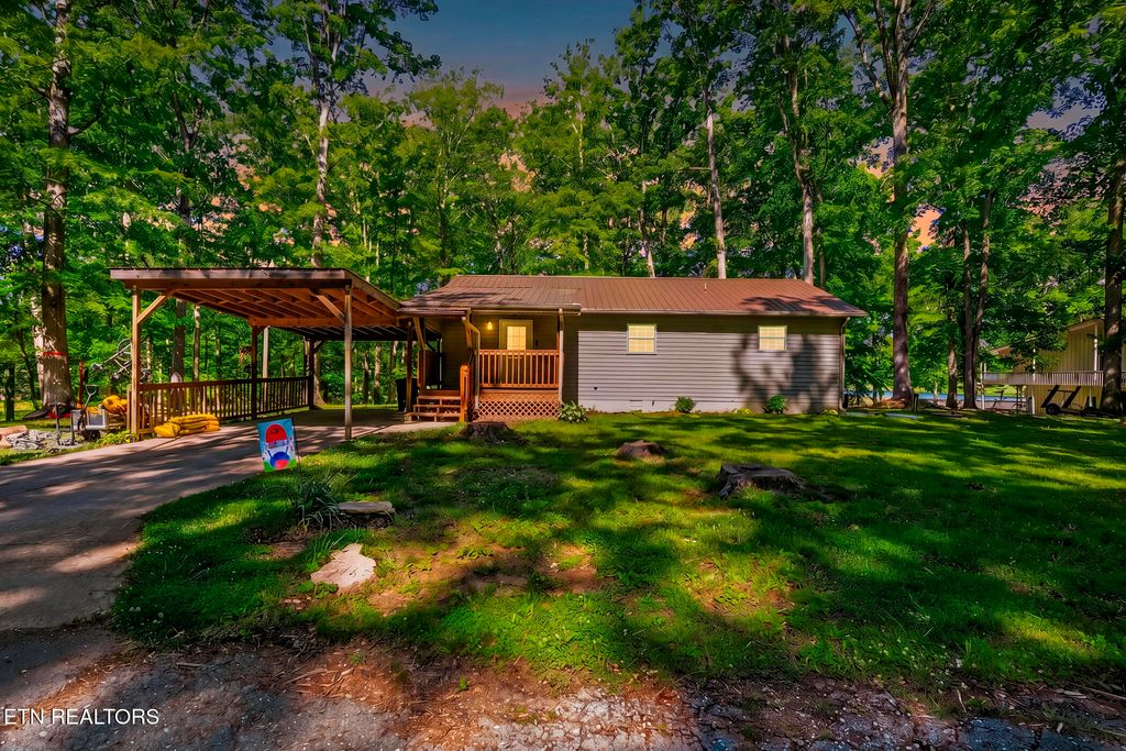 Photo of 603 S Lake Drive, Oneida, TN 37841 (MLS # 1340746)