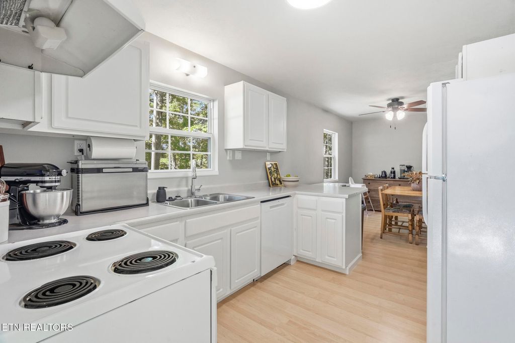 Photo of 603 S Lake Drive, Oneida, TN 37841 (MLS # 1340746)