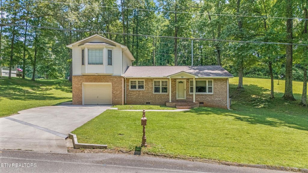 Photo of 717 Renfro Rd, Harriman, TN 37748 (MLS # 1306277)