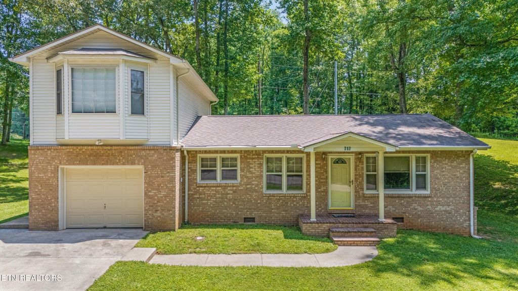 Photo of 717 Renfro Rd, Harriman, TN 37748 (MLS # 1306277)