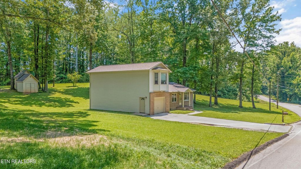 Photo of 717 Renfro Rd, Harriman, TN 37748 (MLS # 1306277)