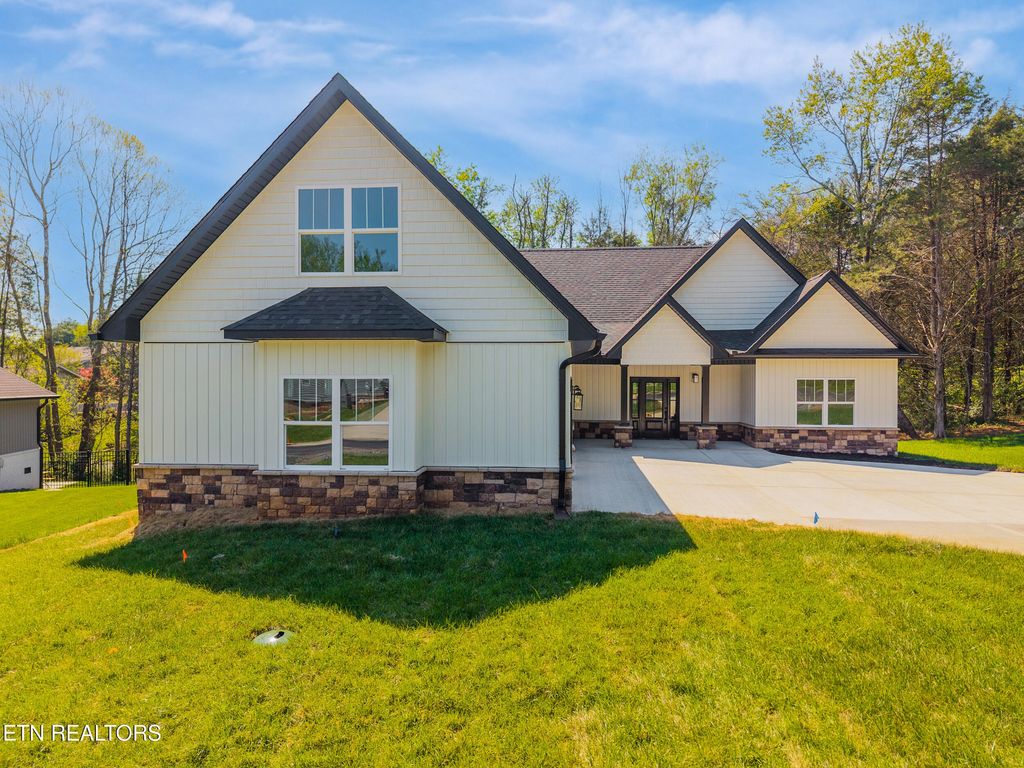 Photo of 201 Chatuga Way, Loudon, TN 37774 (MLS # 1329342)