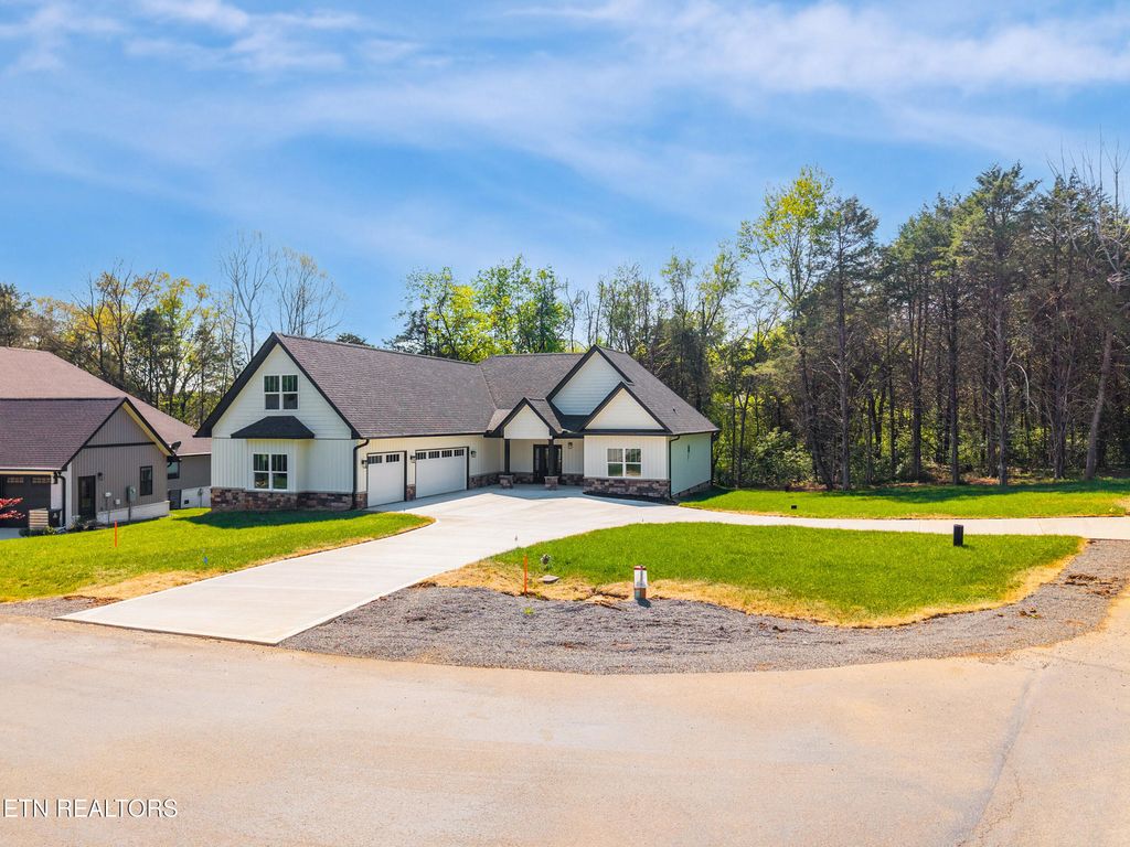 Photo of 201 Chatuga Way, Loudon, TN 37774 (MLS # 1329342)